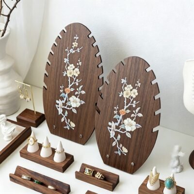 Necklace holder （Freebie）